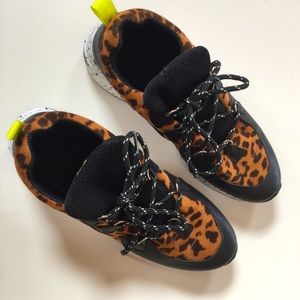 Madden Girl leopard fashion sneaker, size 9